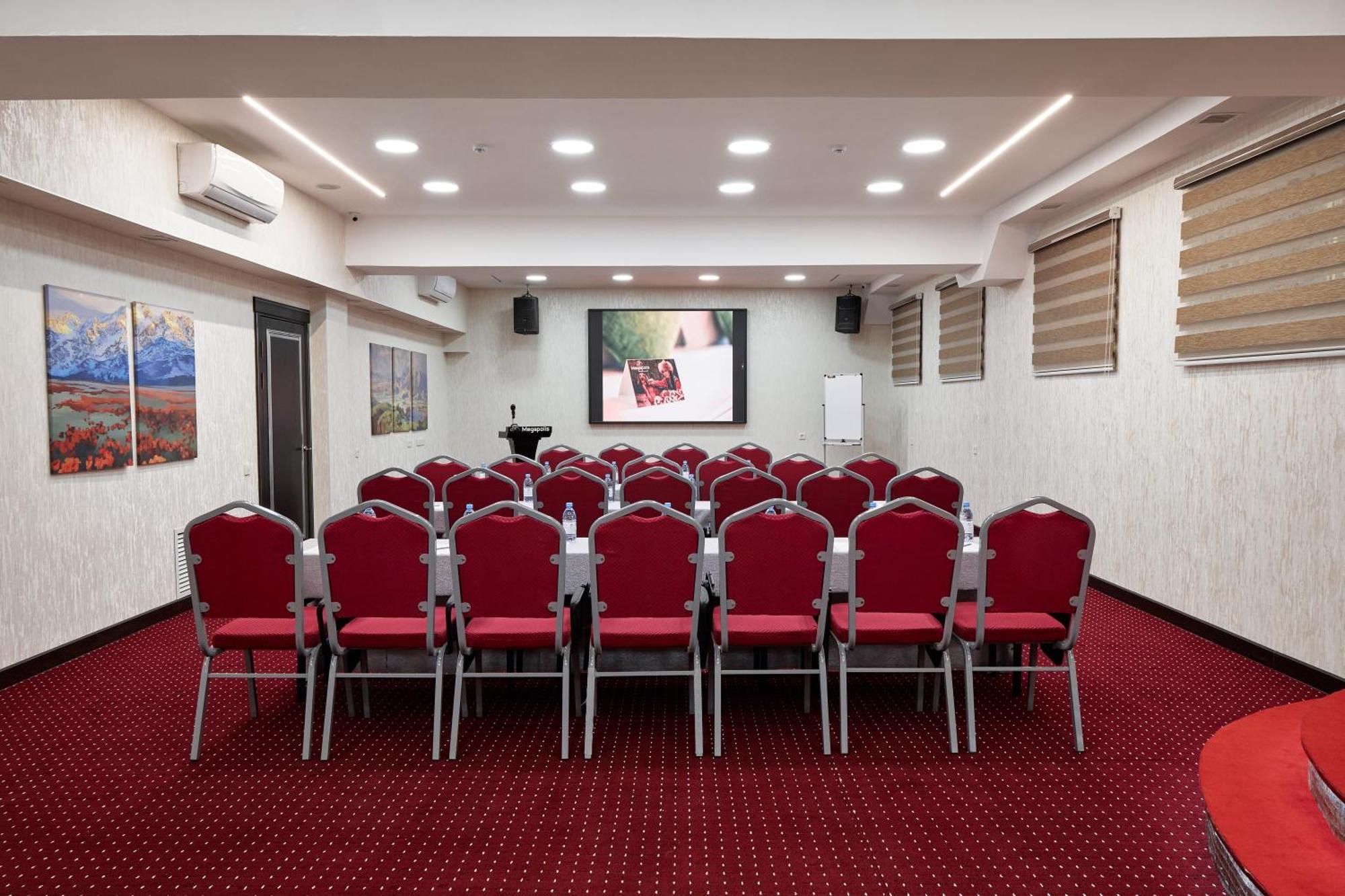 Megapolis Hotel Σιμκέντ Εξωτερικό φωτογραφία