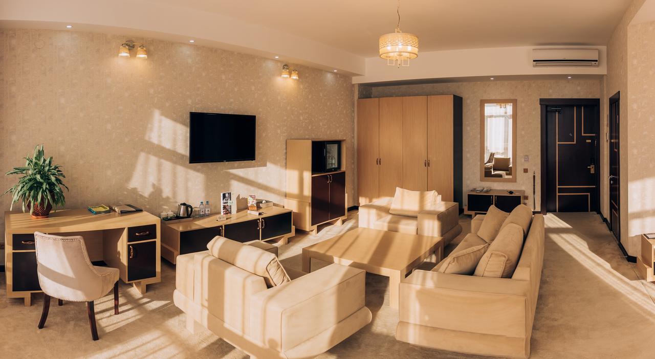 Megapolis Hotel Σιμκέντ Εξωτερικό φωτογραφία